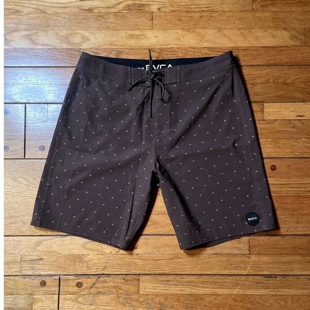 Stylish Men's RVCA Northern 19" Board Shorts - Size 33 - Excellent Condition